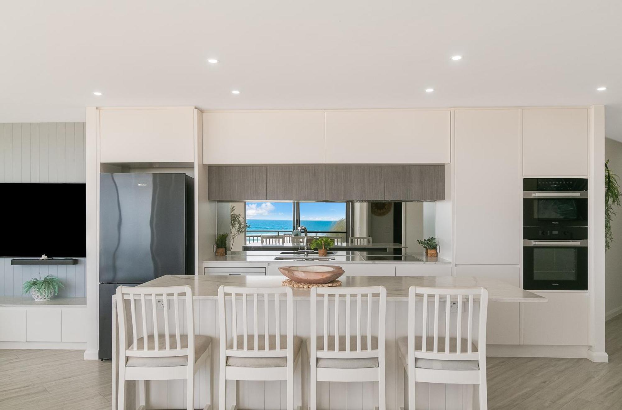 Oceanside Resort - Absolute Beachfront Apartments Gold Coast Kültér fotó