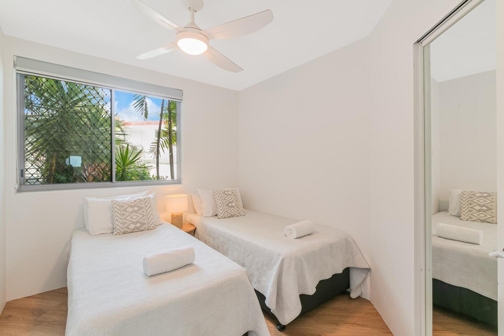Oceanside Resort - Absolute Beachfront Apartments Gold Coast Kültér fotó