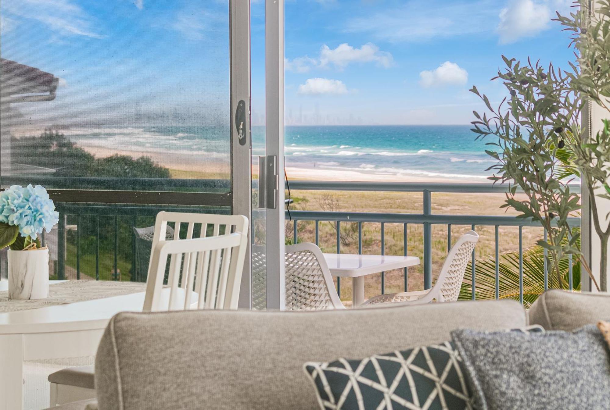 Oceanside Resort - Absolute Beachfront Apartments Gold Coast Kültér fotó