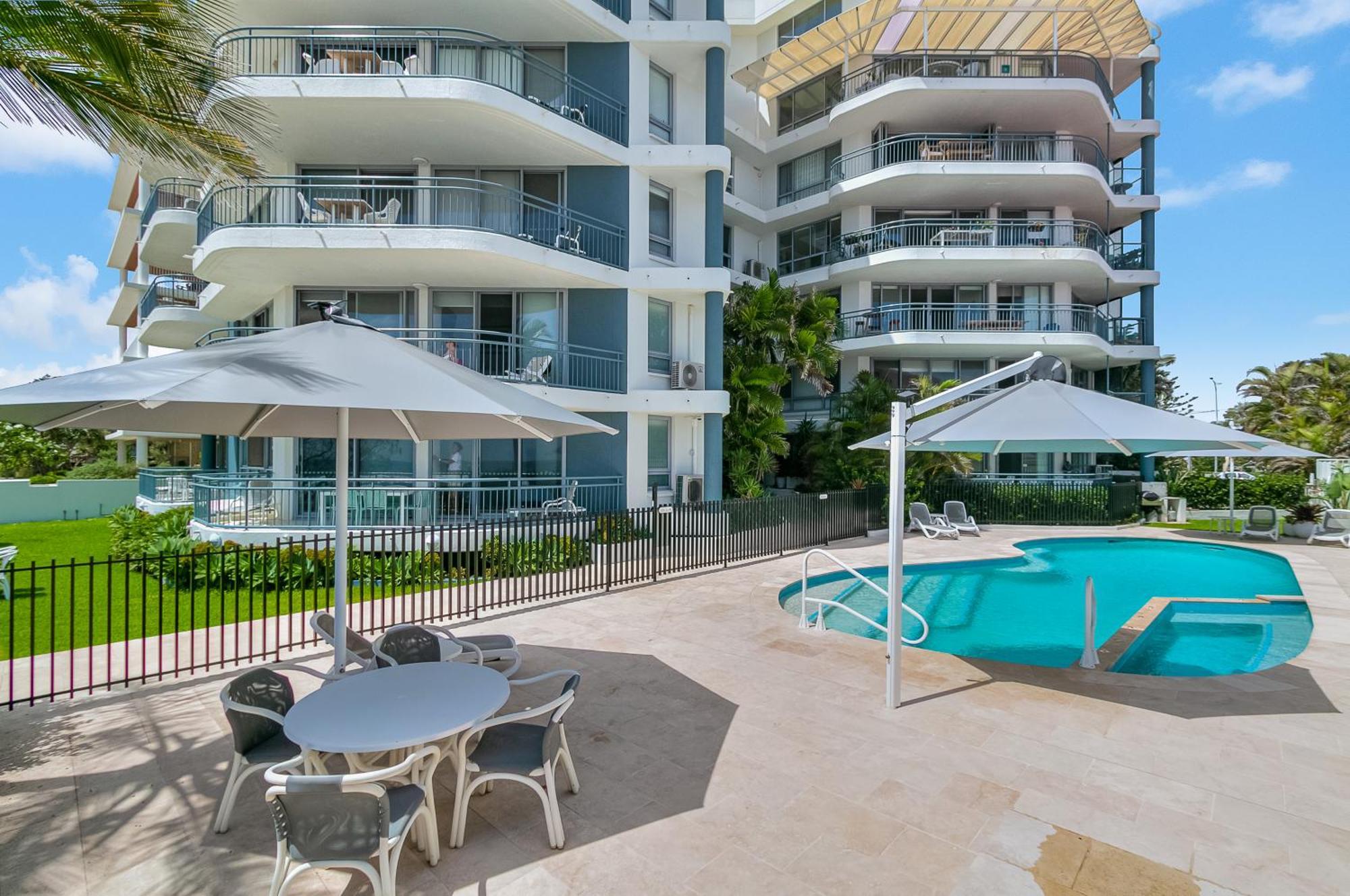 Oceanside Resort - Absolute Beachfront Apartments Gold Coast Kültér fotó