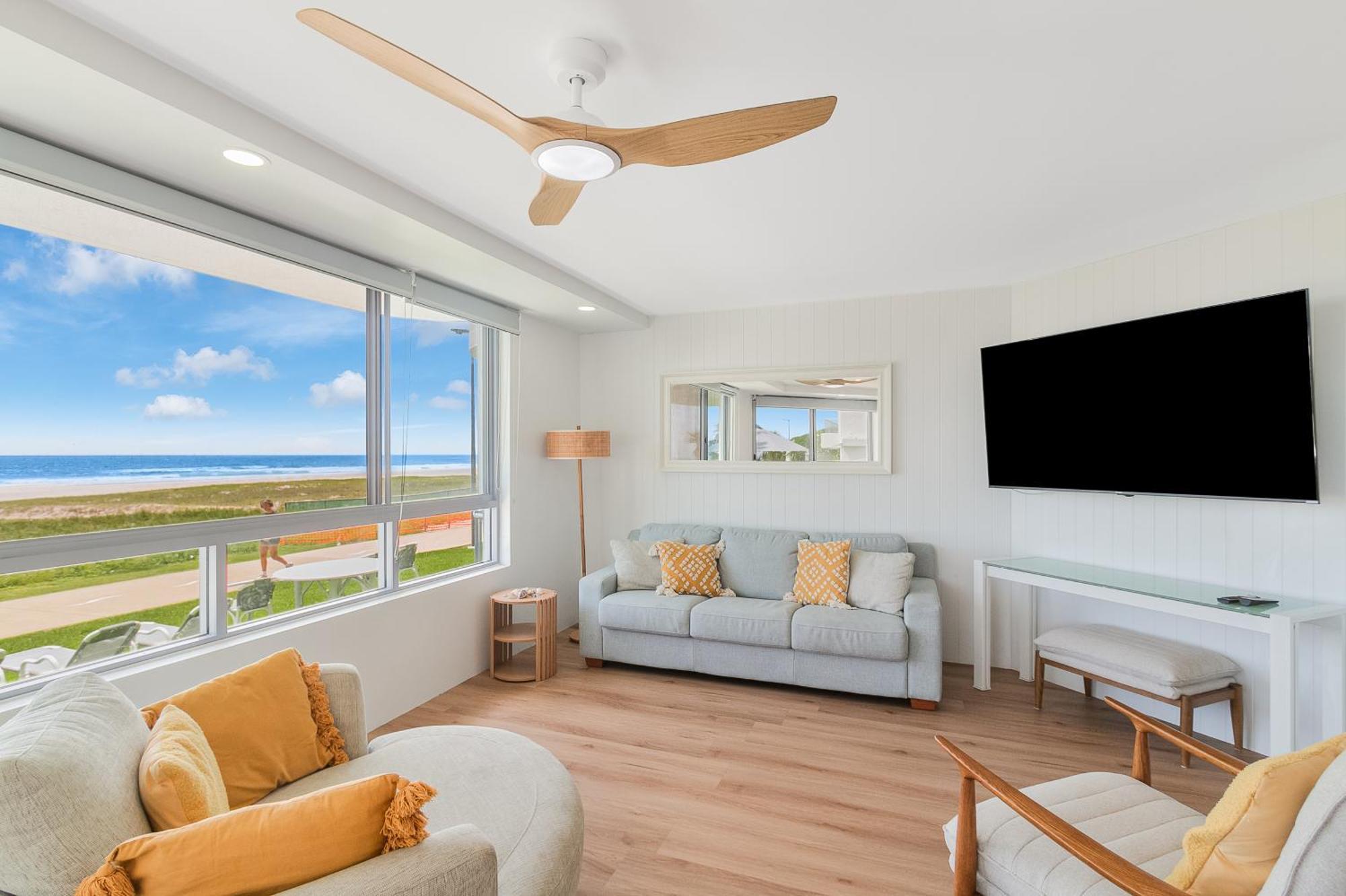 Oceanside Resort - Absolute Beachfront Apartments Gold Coast Kültér fotó