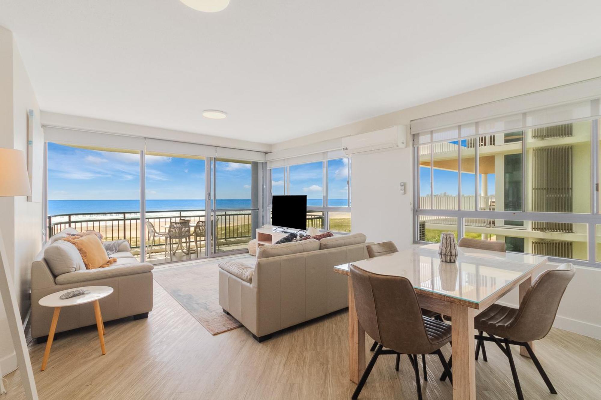 Oceanside Resort - Absolute Beachfront Apartments Gold Coast Kültér fotó
