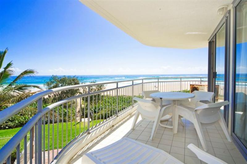 Oceanside Resort - Absolute Beachfront Apartments Gold Coast Kültér fotó