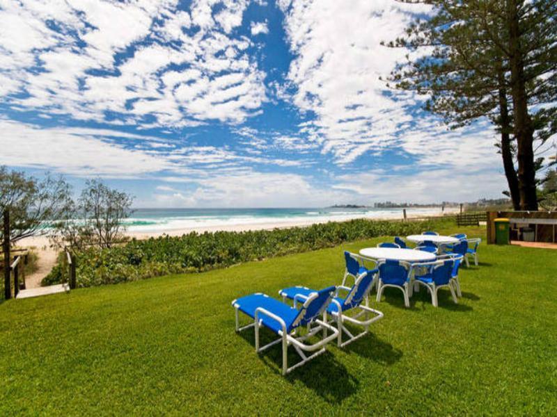Oceanside Resort - Absolute Beachfront Apartments Gold Coast Kültér fotó