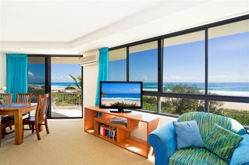 Oceanside Resort - Absolute Beachfront Apartments Gold Coast Kültér fotó