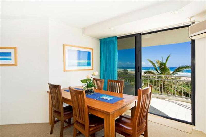 Oceanside Resort - Absolute Beachfront Apartments Gold Coast Kültér fotó
