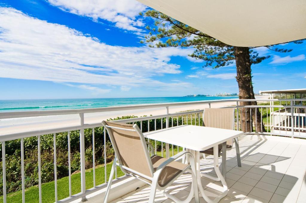 Oceanside Resort - Absolute Beachfront Apartments Gold Coast Kültér fotó