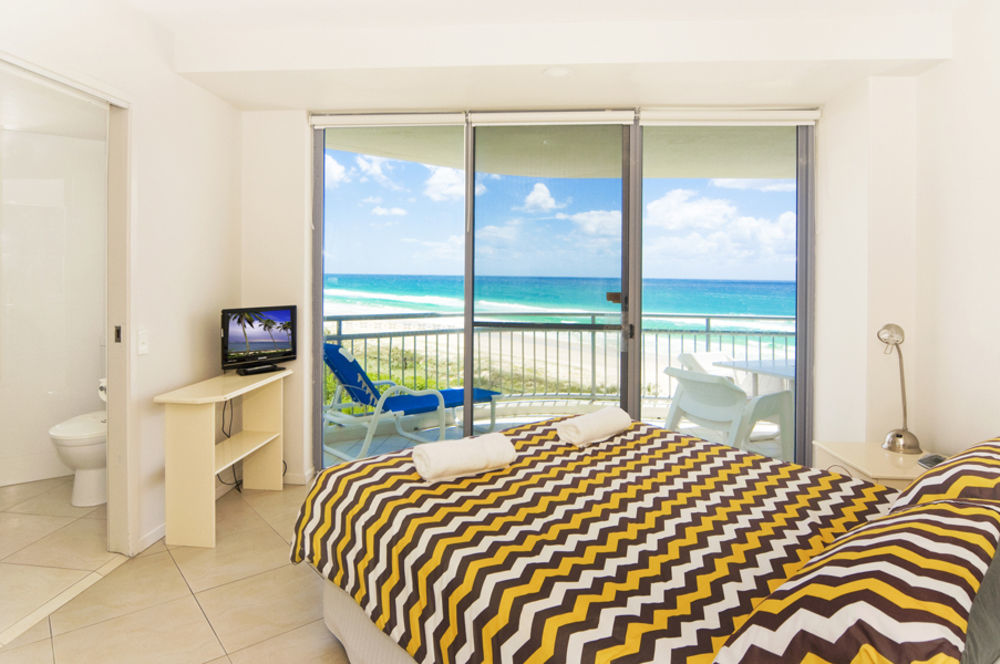 Oceanside Resort - Absolute Beachfront Apartments Gold Coast Kültér fotó