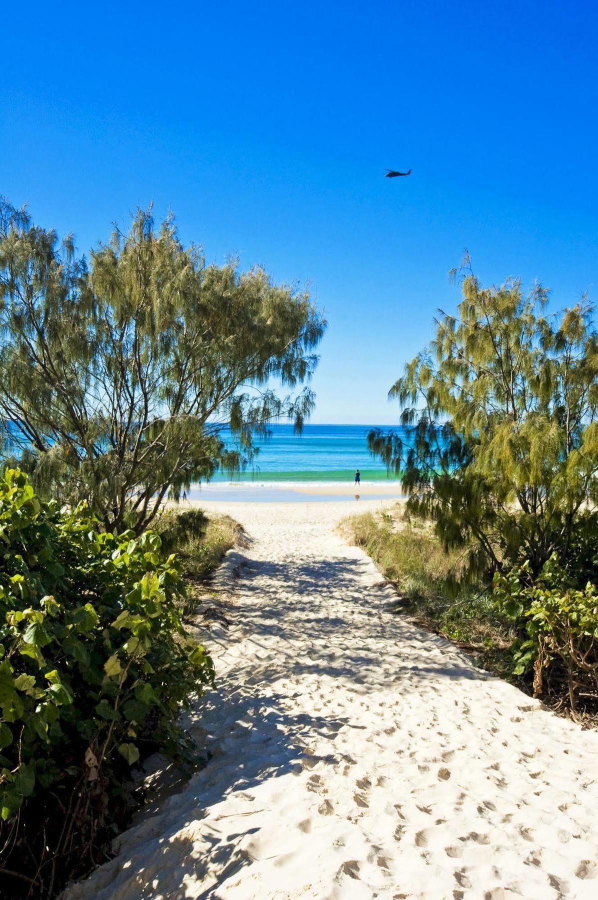 Oceanside Resort - Absolute Beachfront Apartments Gold Coast Kültér fotó