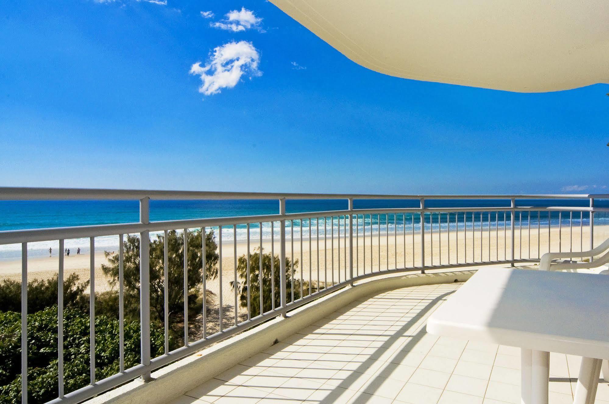 Oceanside Resort - Absolute Beachfront Apartments Gold Coast Kültér fotó