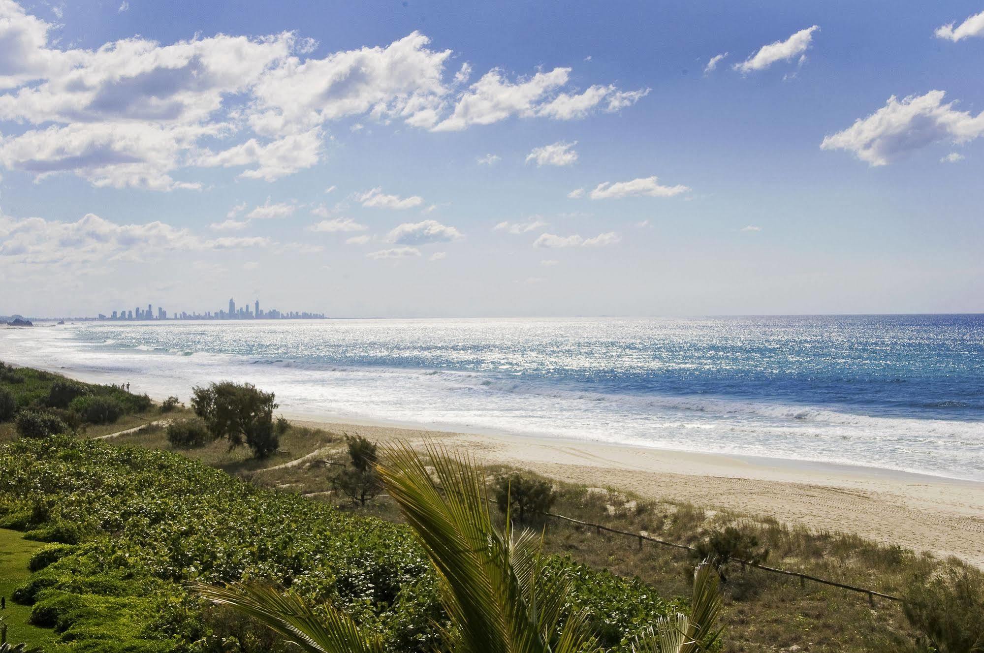Oceanside Resort - Absolute Beachfront Apartments Gold Coast Kültér fotó