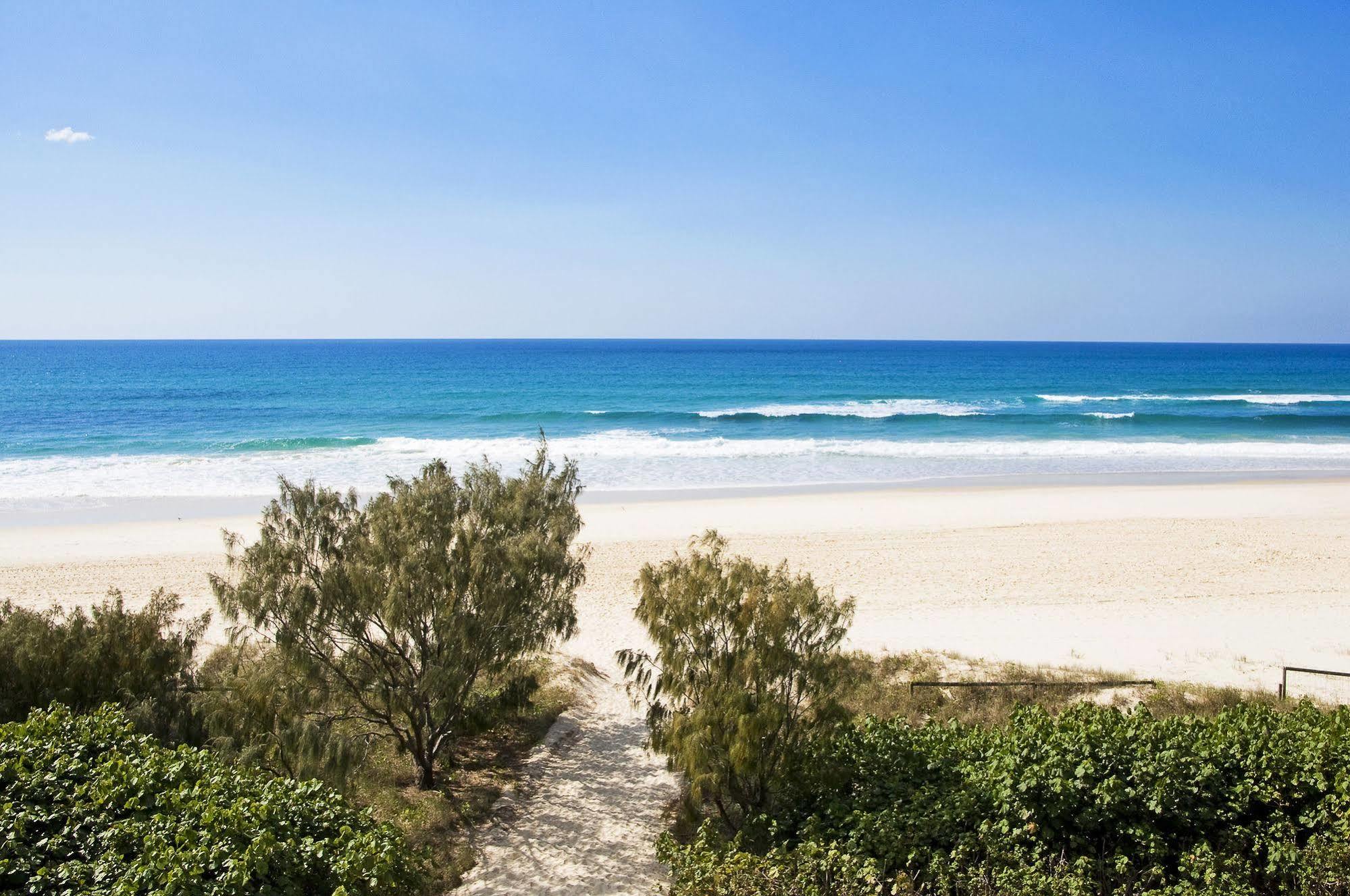 Oceanside Resort - Absolute Beachfront Apartments Gold Coast Kültér fotó